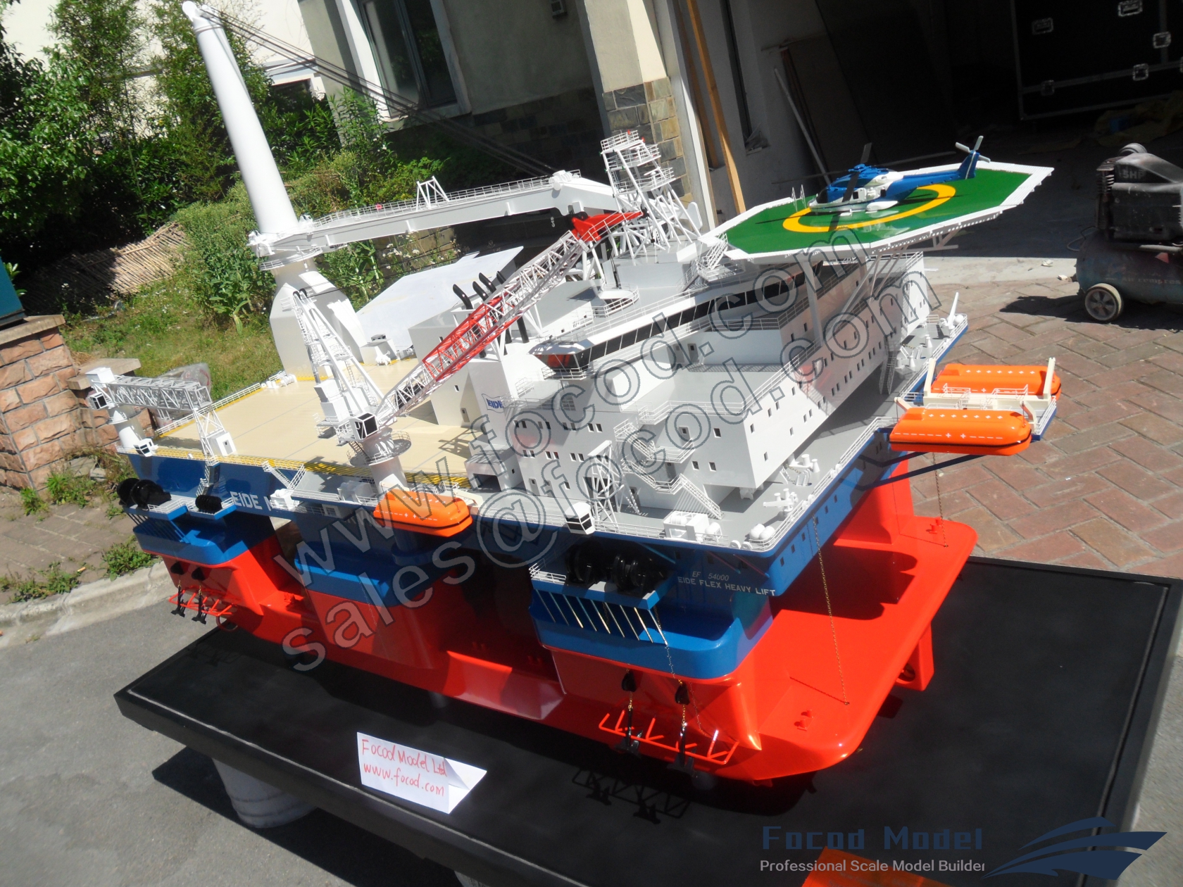 customized model of EIDE FLEX HEAVY LIFT VESSEL